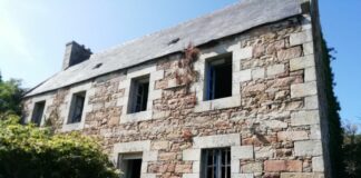 Granja abandonada en Bretaña