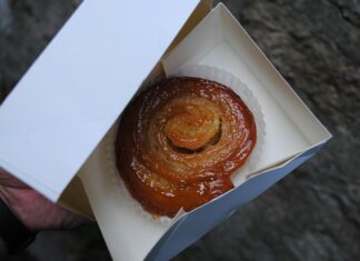 Mi primer kouign-amann. Volvería a por otro sin dudarlo :). Quimper