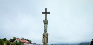 Cruceiro y peto de ánimas de A Ramallosa. Pontevedra