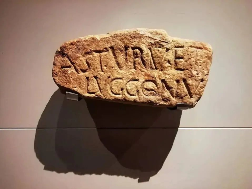 Estela ASTURU(M) ET LUGGONU[M]. Museo Arqueológico de Asturias