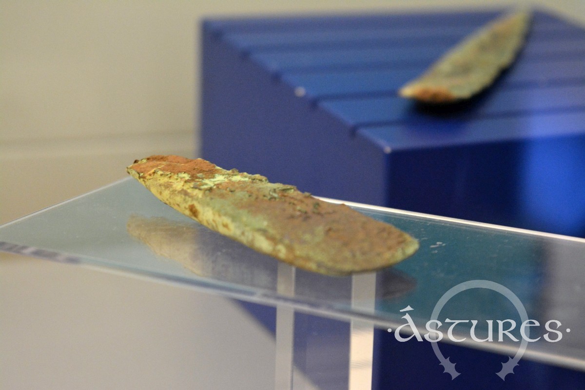 Una espectacular daga de bronce descubierta en la sierra de Sobia. Presentación arqueológica en Quirós