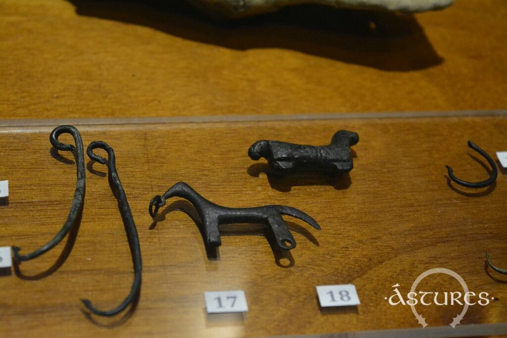 Las dos fíbulas de caballito de la Campa Torres