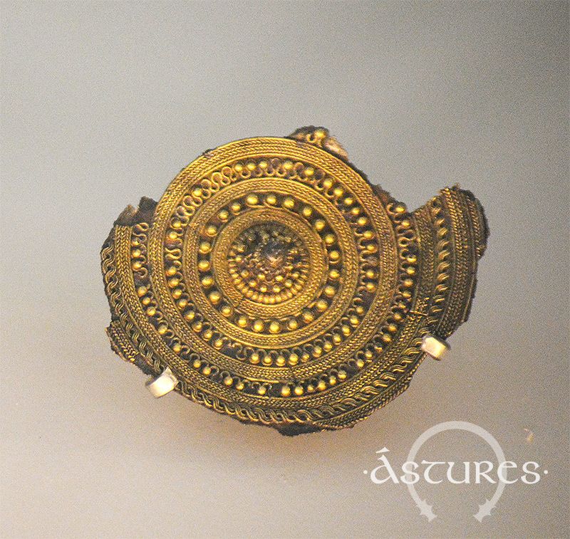 Discos de orfebrería castreña del Museo Arqueológico de Asturias