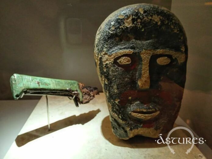 Representación de cabeza pétrea entre los astures cismontanos. Museo de León