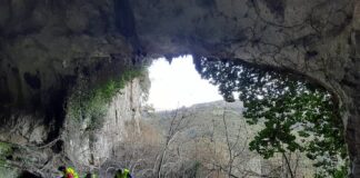 Excavaciones en la cueva de Godulfo en Berció