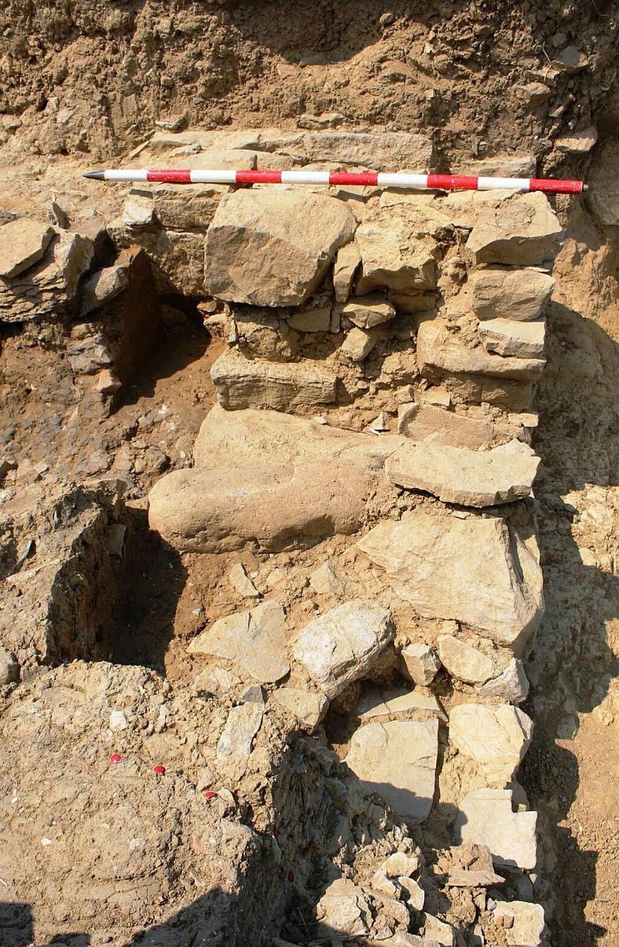 Denuncian la desaparición de restos arqueológicos en el yacimiento de Treslailesia,en Bañugues. Asturias.
