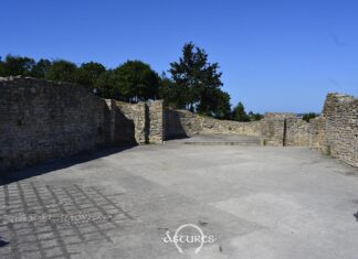 En busca de las élites de la periferia del Imperio en los siglos IV y V d.C. Edificio de planta basilical, triclinium en el plano, que posteriormente se usó como templo cristiano dedicado a San Pedro. Villa de Veranes.