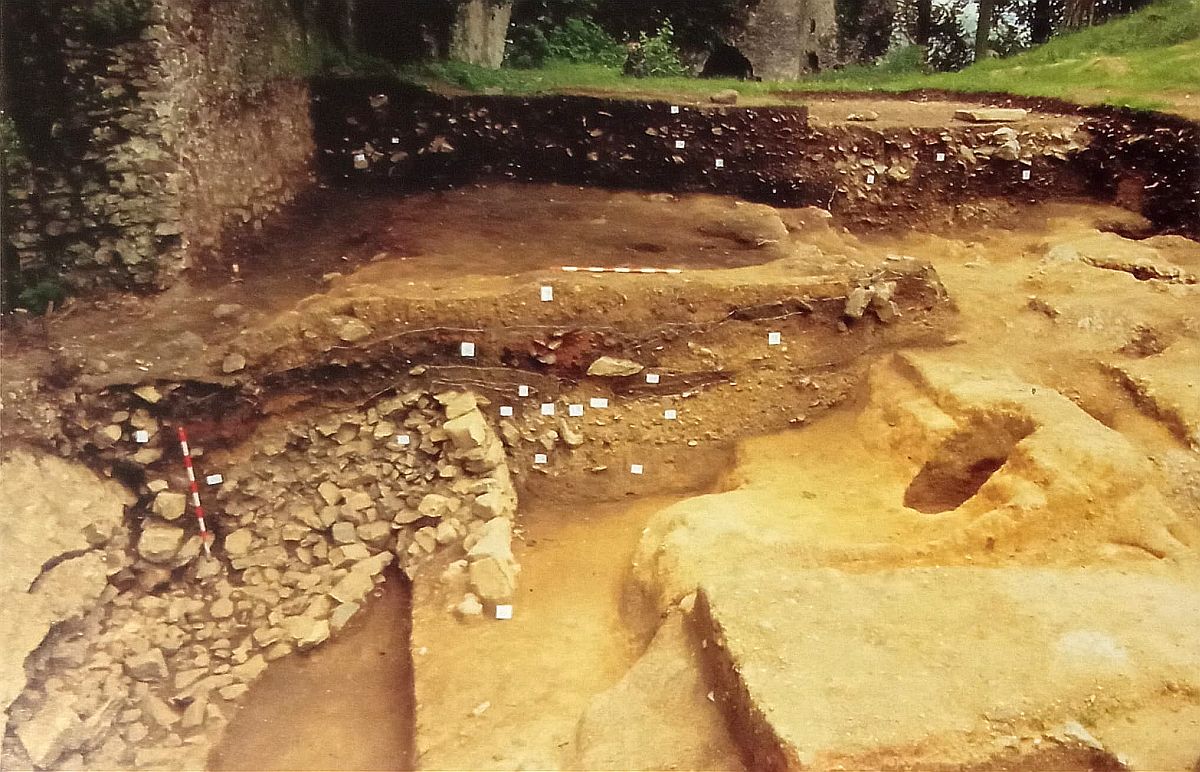 Excavación en el Castillo de San Martín.