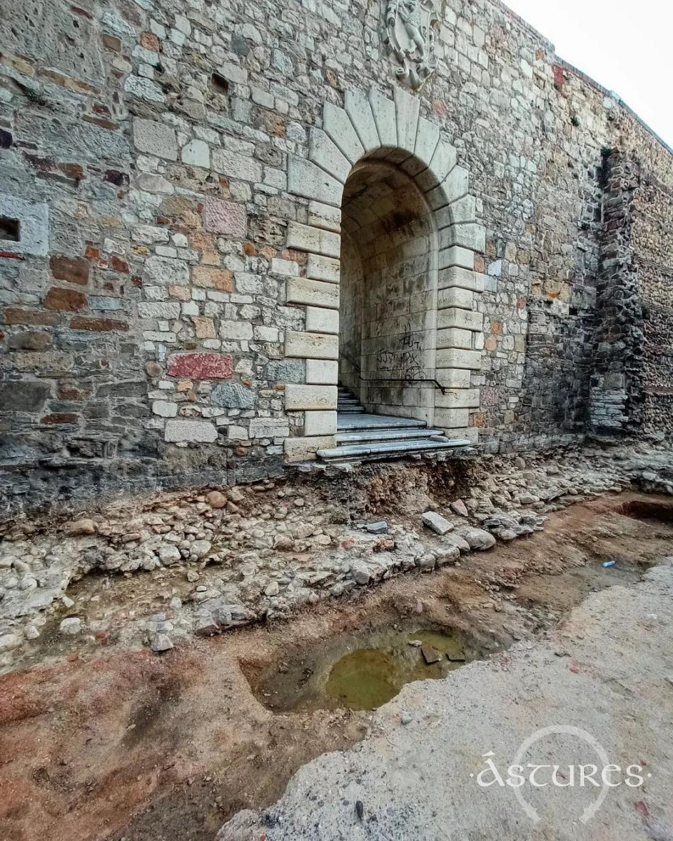 Visitamos las excavaciones arqueológicas en la muralla de León