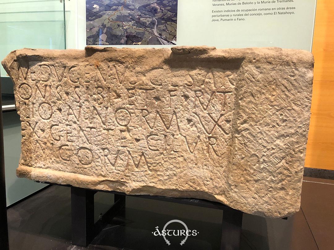 Estela de Menugenus, museo de la Villa astur romana de Veranes