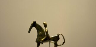 Fíbula de caballito y jinete de León. Museo de León