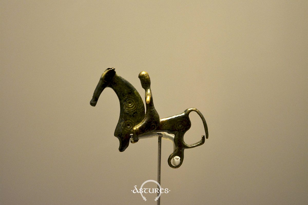 Fíbula de caballito y jinete de León. Museo de León