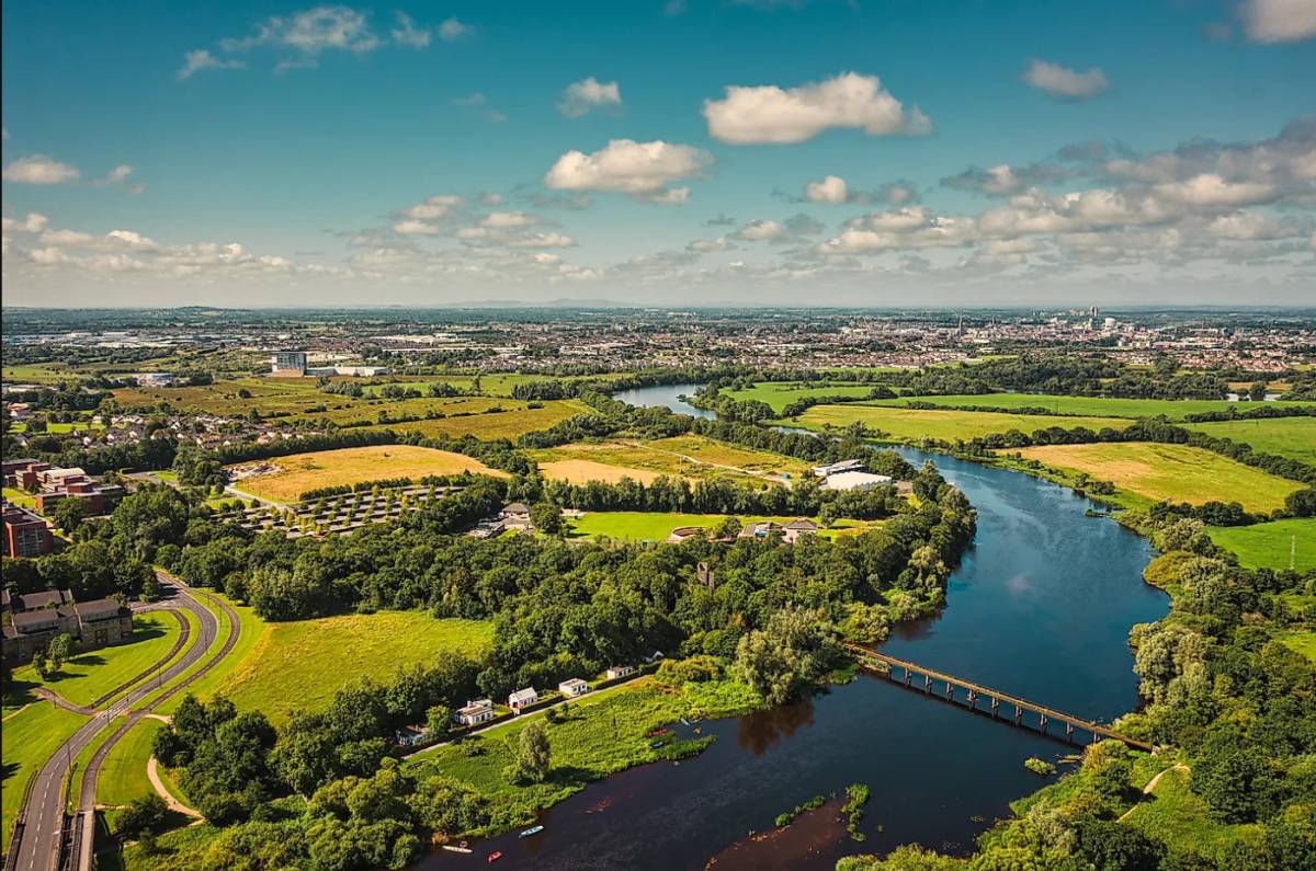 Acerca de los ríos Deva: Lough Necca y la ciudad de Ys. Cristobo de Milio Carrín
