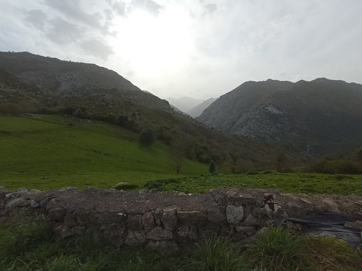 Arqueología: Descubierta la panoplia de un guerrero de la Edad del Hierro en la cueva de La Cerrosa, en Asturias