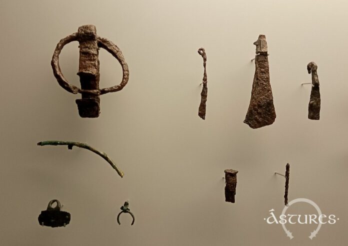 Objetos de hierro del castro de Moriyón. Villaviciosa. Asturias Objetos de hierro del castro de Moriyón. Villaviciosa. Asturias