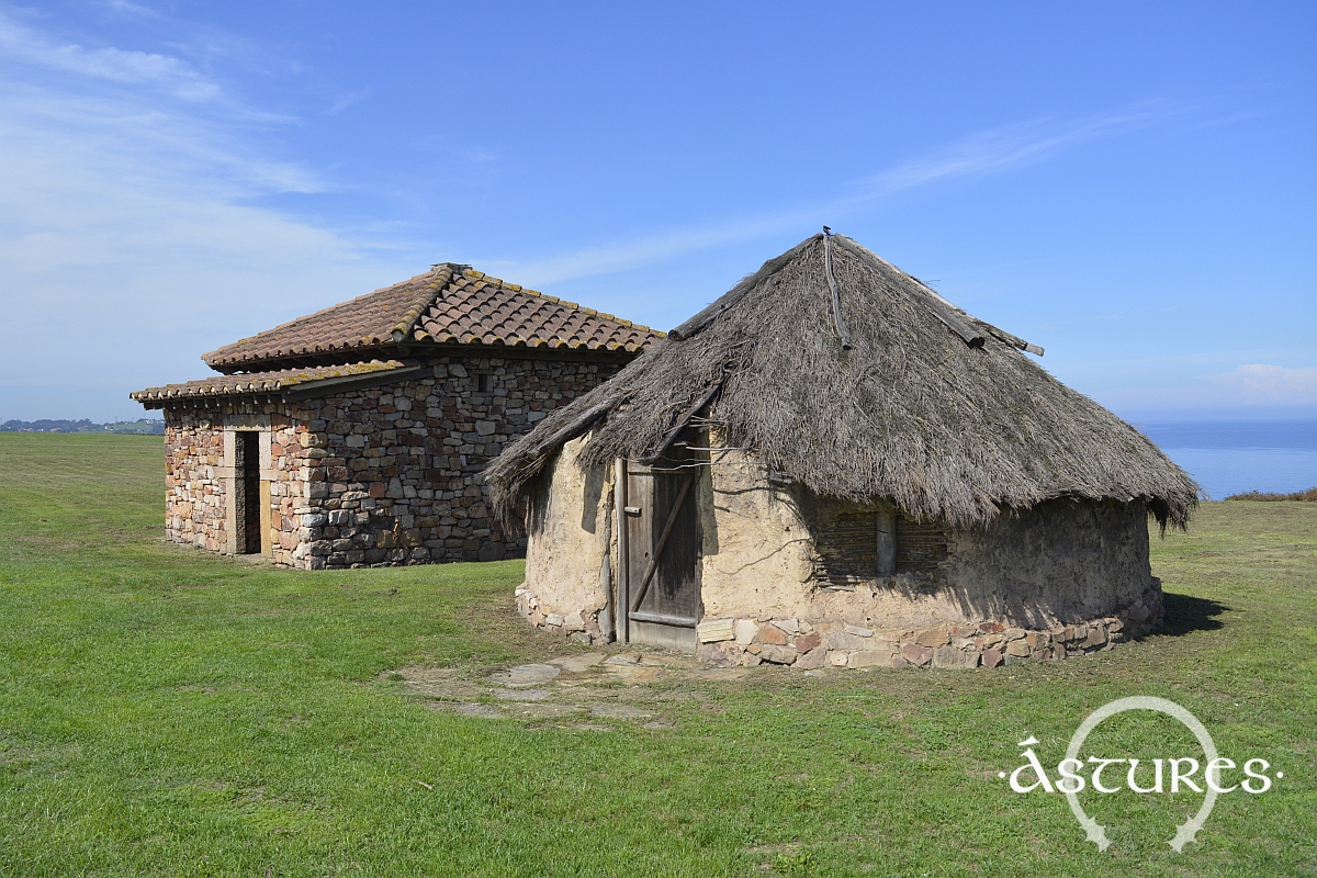 Reconstrucciones de viviendas castreñas. Una cabaña astur de época romana en la Campa Torres