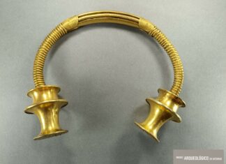 Torques nº1 de Cavandi. Foto, museo Arqueológico de Asturias