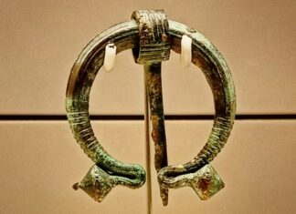 Fíbula omega. Museo de León