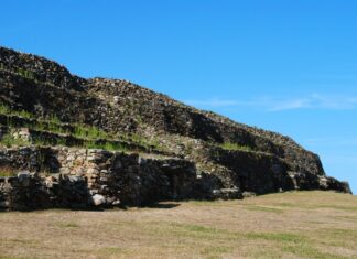 Cairn de Barnenez. Bretaña