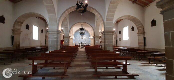 Interior de la iglesia de Santa María de Bretoña. Lugo