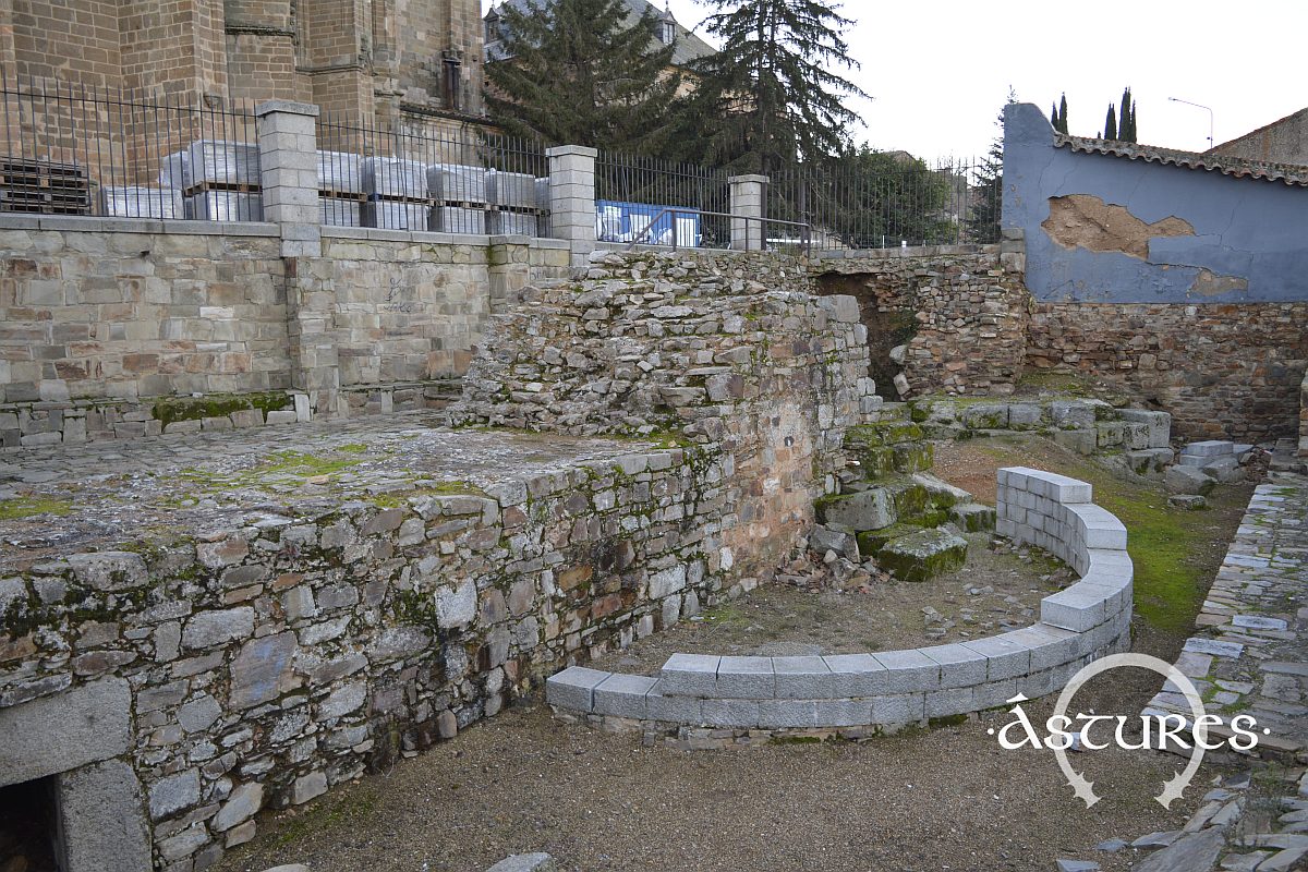 Puerta de la muralla de Asturica Augusta