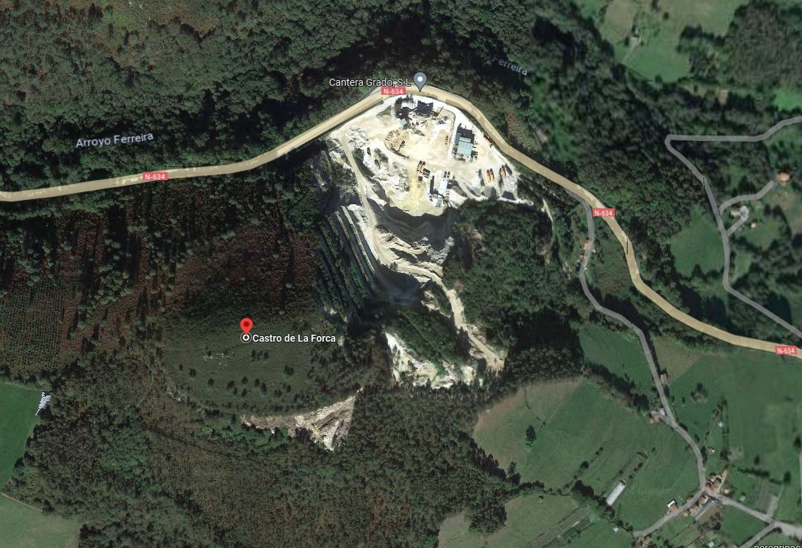La Forca y la cantera cercana al castro. Afortunadamente la nueva dirección colaboró en la conservación del lugar. Foto Google Earth