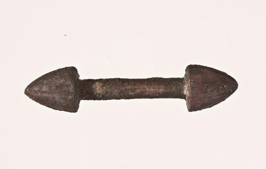 Pasador en T de tipo C. Museo Cerralbo. Foto: Ángel Martínez Levas