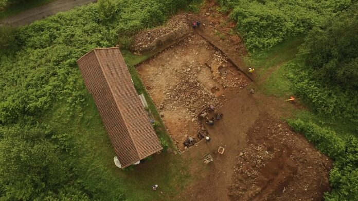 Excavación arqueológica de LLABOR en L.linares, Belmonte. Foto Universidad de Oviedo