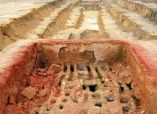 Excavación arqueológica de los hornos antes de protegerlos con tierra en el año 2012. Ileón 2018