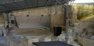 Teatro romano de Lisboa. Vista del escenario y de las gradas.