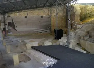 Teatro romano de Lisboa. Vista del escenario y de las gradas.
