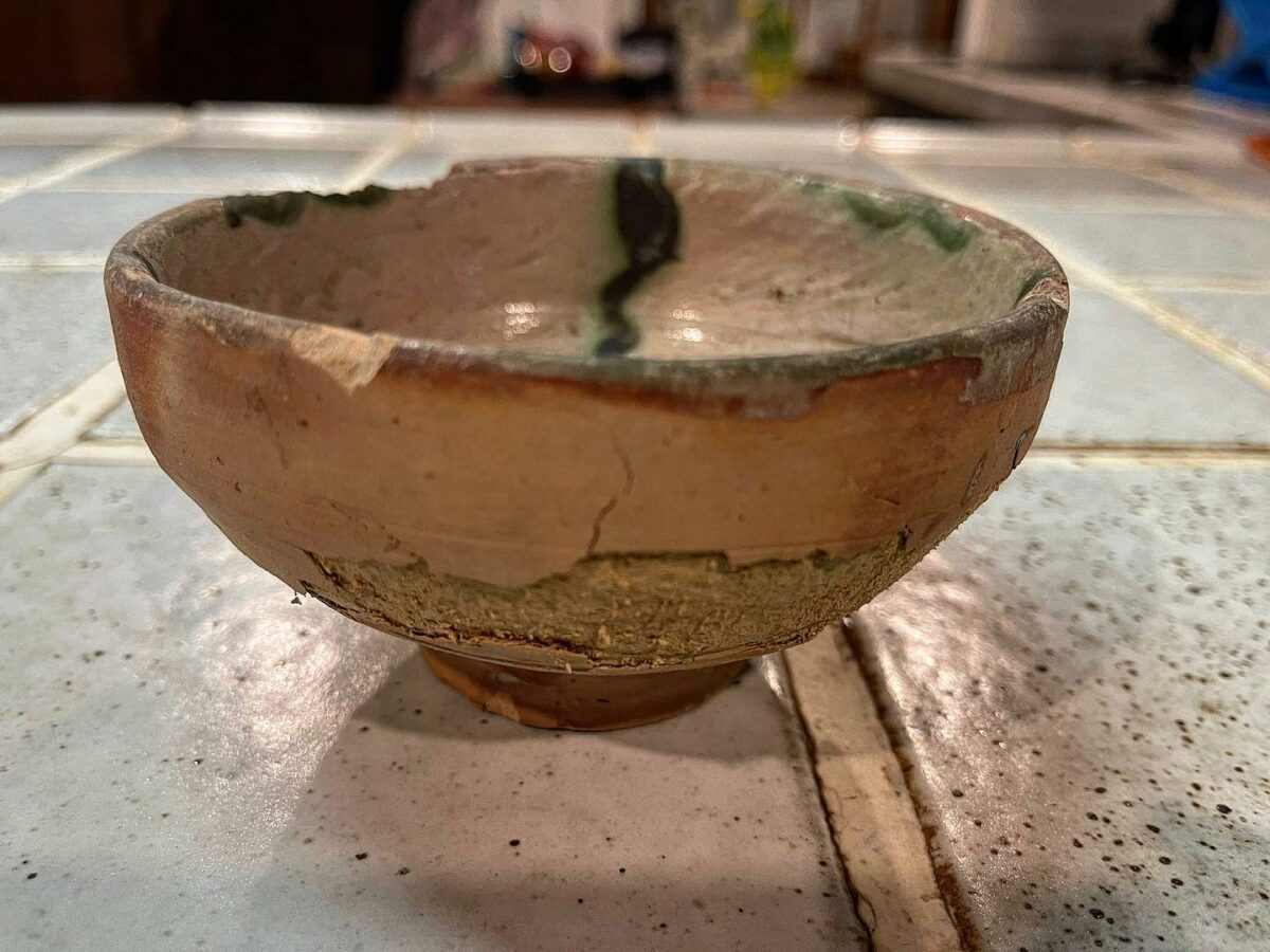 La pieza estaba bastante deteriorada por el exterior, probablemente por haberla extraido de su medio acuoso. Aún así resistió décadas hasta hoy.