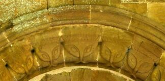 Cabezas de pico o beak-heads de Nuestra Señora de Lugás, Villaviciosa.