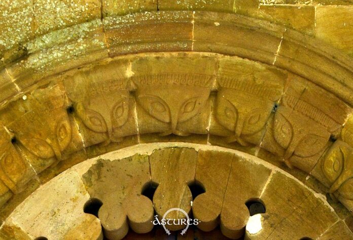 Cabezas de pico o beak-heads de Nuestra Señora de Lugás, Villaviciosa. Cabezas de pico o beak-heads de Nuestra Señora de Lugás, Villaviciosa.