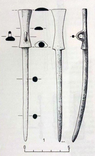 Dibujo de la aguja. En "El castro de la Campa Torres. Periodo Prerormano"