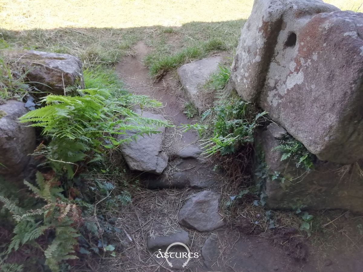 Dolmen de Kergunteuil por dentro. 2019