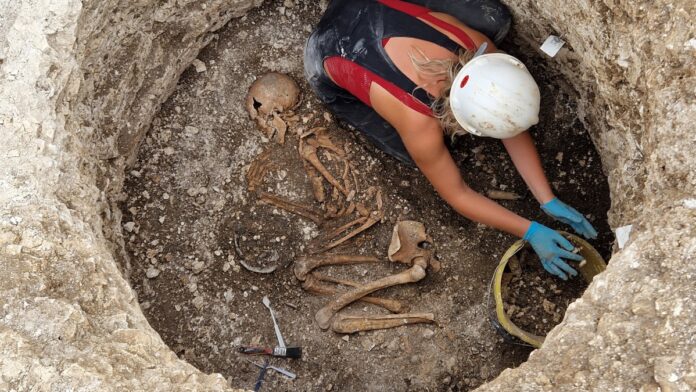 Enterramiento de un personaje relevante entre los Durotriges. Britania. Universidad de Bournemouth. Inglaterra.