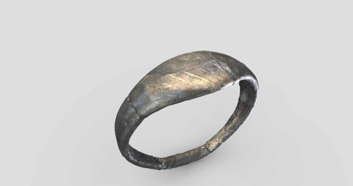 Anillo de plata recuperado en las excavaciones de Lucus Asturum. Fotogrametría de Esperanza Martín.