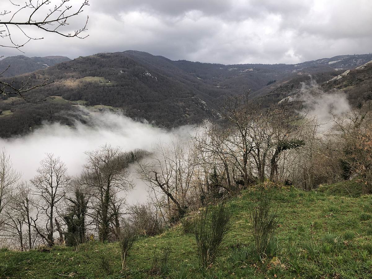 Vistas del valle del Huerna desde el castil.lu de Tiós, Lena.