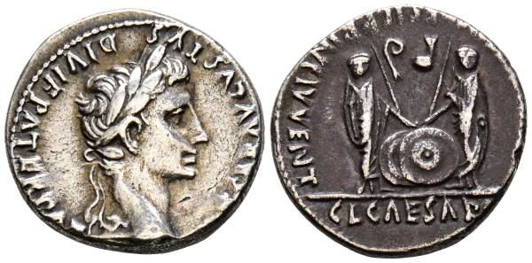 Denario de Augusto. Plata. CAESAR AVGVSTVS DIVI F PATER PATRIAE. Ibercoin