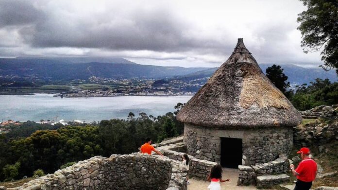 Recreación de vivienda circular en Santa Tecla. Galicia. Recreación de vivienda circular en Santa Tecla. Galicia.