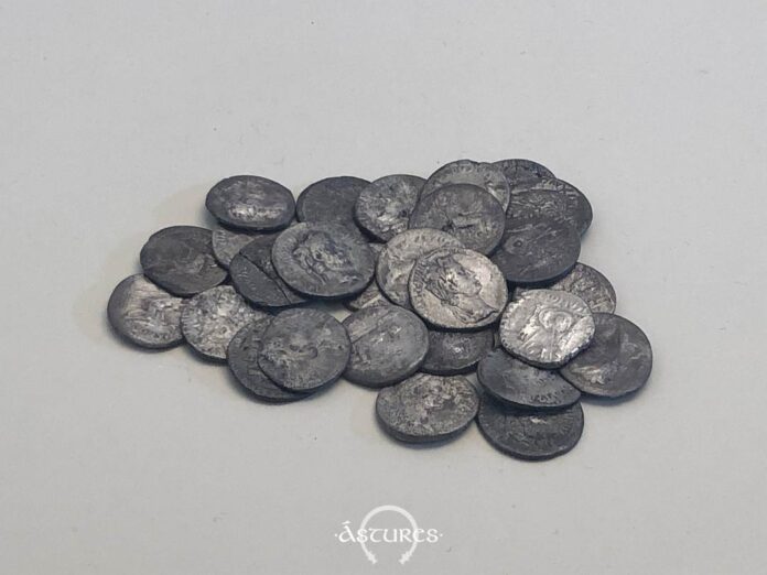 Denarios de plata. Castro de Arancedo. Museo Arqueológico de Asturias. Denarios de plata. Castro de Arancedo. Museo Arqueológico de Asturias.