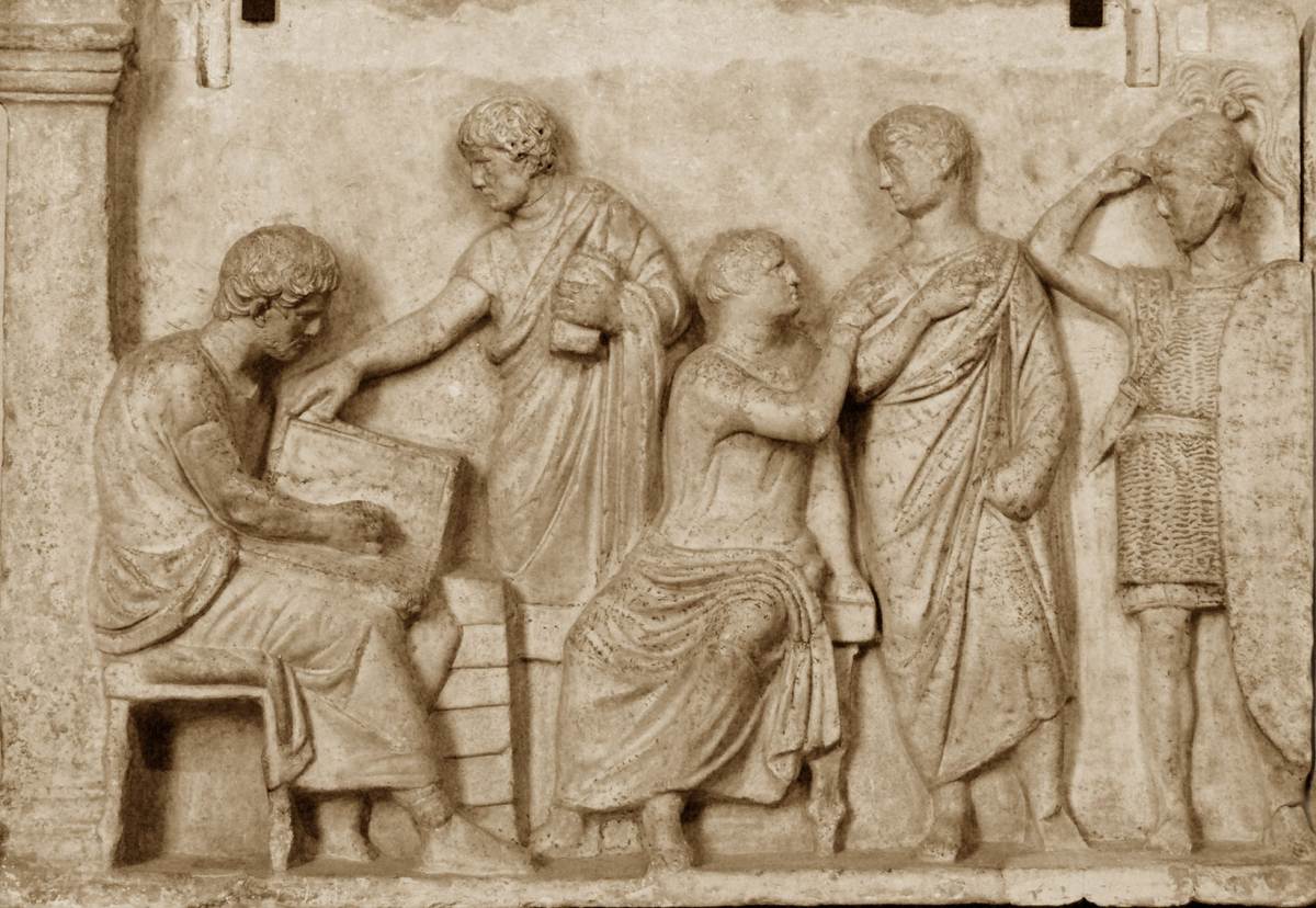 Detalle del relieve del altar de Domicio Ahenobarbo, donde aparece un funcionario romano encargado del censo. Fuente Wiki commons.