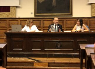 Presentación del libro Bañugues, ecos de tierra y mar, en el aula magna de la Universidad de Oviedo