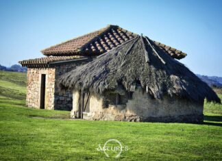 Recreación de casas de época romana y astur en la Campa Torres.
