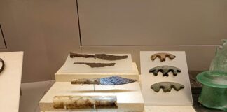 Cuchillos de tradición indígena pero de época romana en Lancia. Su tipo es similar a otros de la Campa Torres o Llagú.