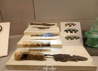 Cuchillos de tradición indígena pero de época romana en Lancia. Su tipo es similar a otros de la Campa Torres o Llagú.
