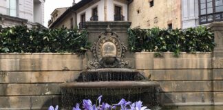 Enramado de la fuente de la catedral de Oviedo / Uviéu, San Juan 2025