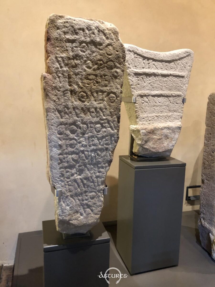 Estela de Mitra descubierta en la Isla, Colunga, Exposición permanente del Museo Arqueológico de Asturias.