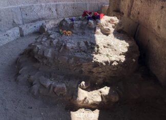 Restos del altar erigido en el lugar de la pira funeraria de Julio César.
